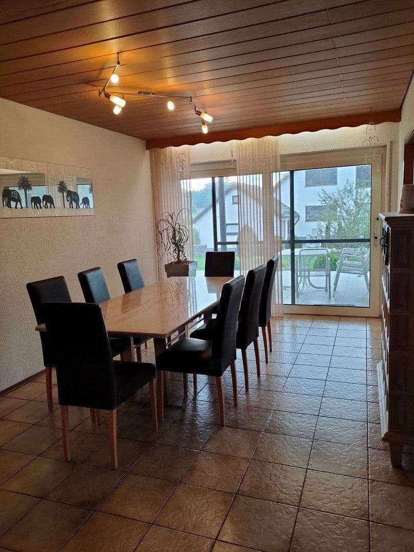 Prenájom bytu 5-izbový 120 m², Holzheim, Bavorsko Prenájom bytu 5-izbový 120 m², Holzheim, Bavorsko