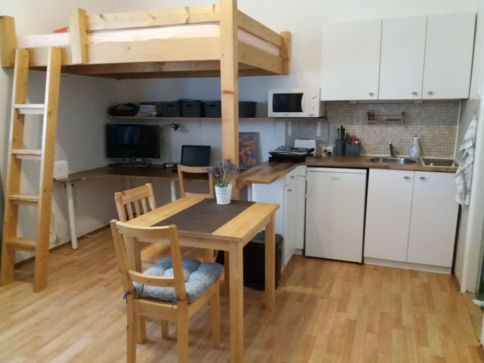 Prenájom bytu 1-izbový 30 m², Nad Kajetánkou, Praha, Praha Prenájom bytu 1-izbový 30 m², Nad Kajetánkou, Praha, Praha