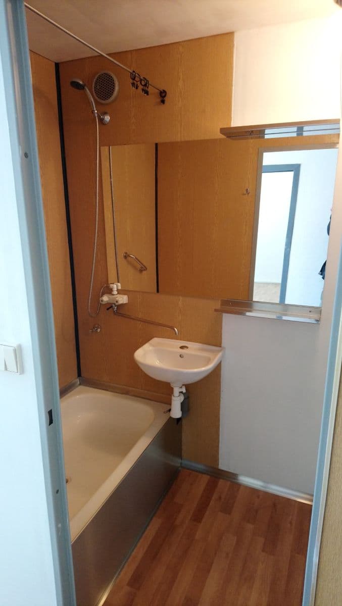Prenájom bytu 1-izbový 32 m², Legionářská, Dvůr Králové nad Labem, Královéhradecký kraj Prenájom bytu 1-izbový 32 m², Legionářská, Dvůr Králové nad Labem, Královéhradecký kraj
