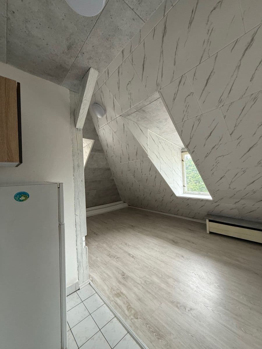 Prenájom bytu 3-izbový 60 m², Na Samotě, Praha, Praha Prenájom bytu 3-izbový 60 m², Na Samotě, Praha, Praha