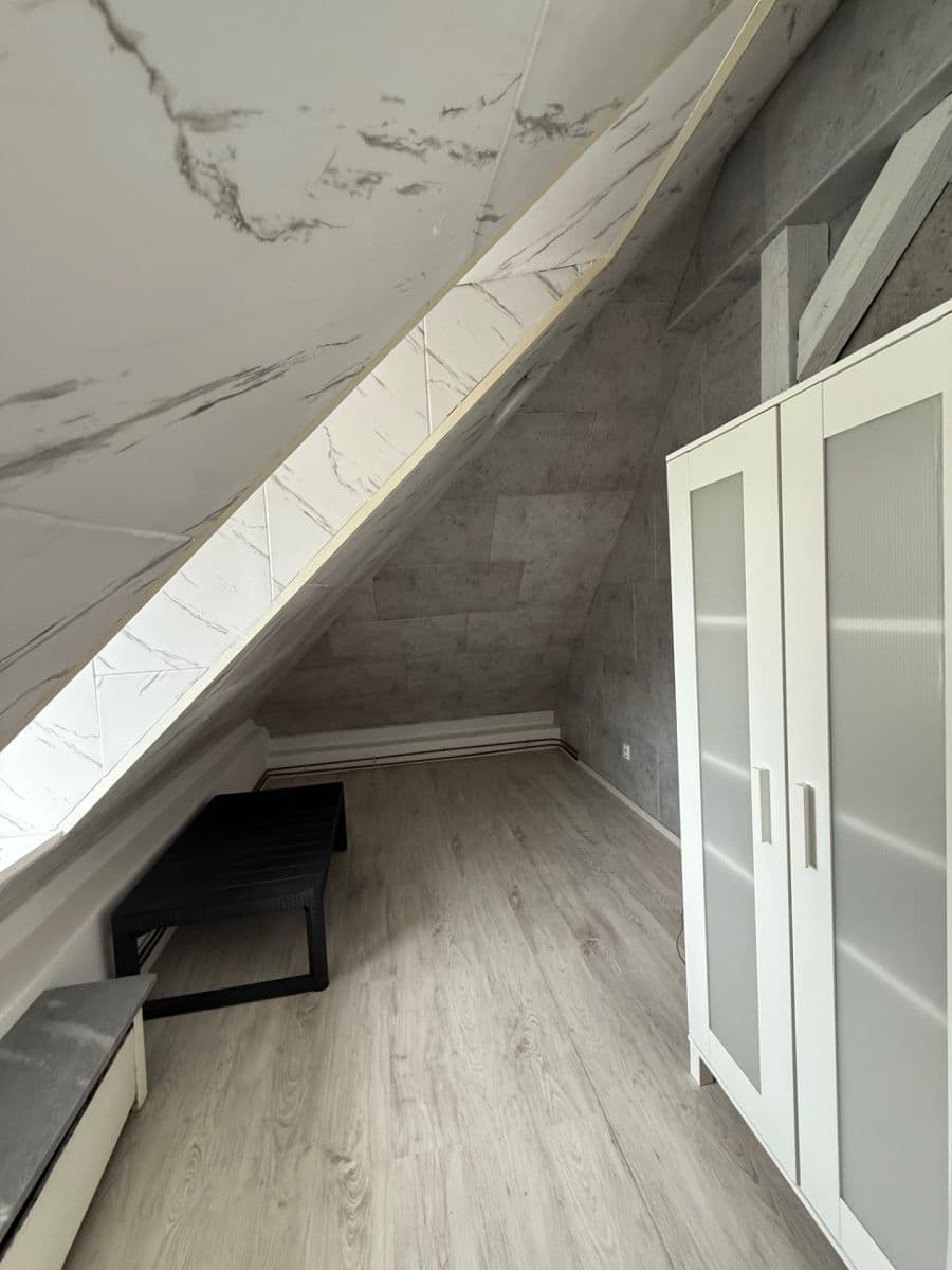 Prenájom bytu 3-izbový 60 m², Na Samotě, Praha, Praha Prenájom bytu 3-izbový 60 m², Na Samotě, Praha, Praha