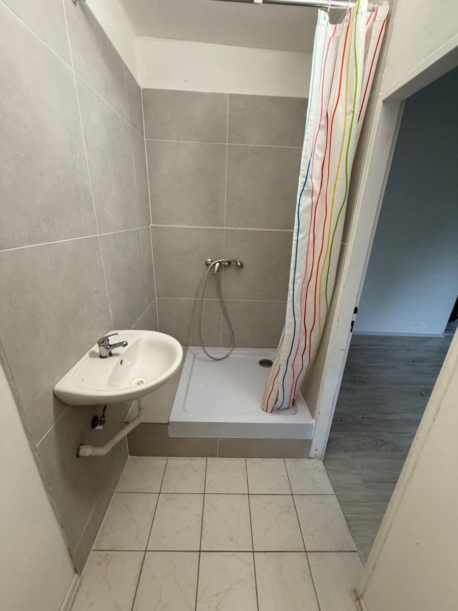 Prenájom bytu 3-izbový 60 m², Na Samotě, Praha, Praha Prenájom bytu 3-izbový 60 m², Na Samotě, Praha, Praha