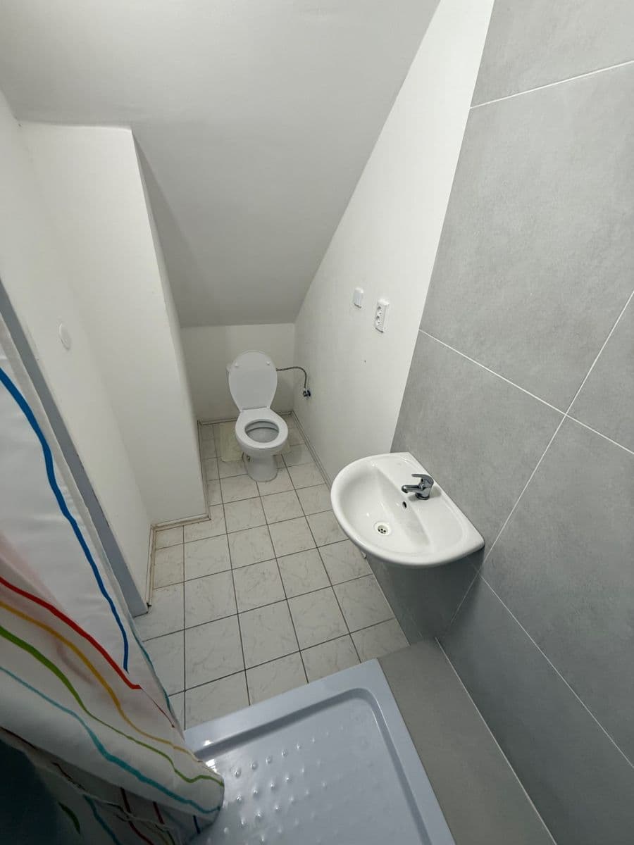 Prenájom bytu 3-izbový 60 m², Na Samotě, Praha, Praha Prenájom bytu 3-izbový 60 m², Na Samotě, Praha, Praha