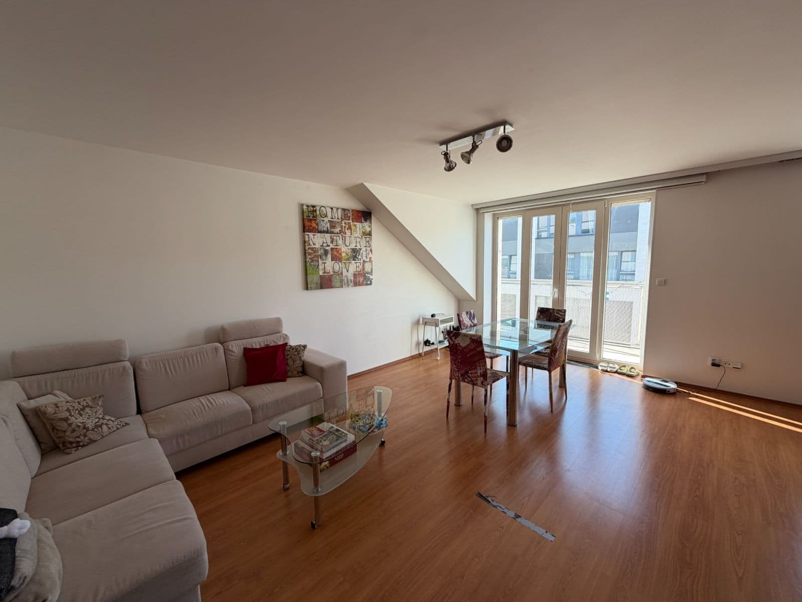 Prenájom bytu 5-izbový 182 m², Sokolovská, Praha, Praha Prenájom bytu 5-izbový 182 m², Sokolovská, Praha, Praha