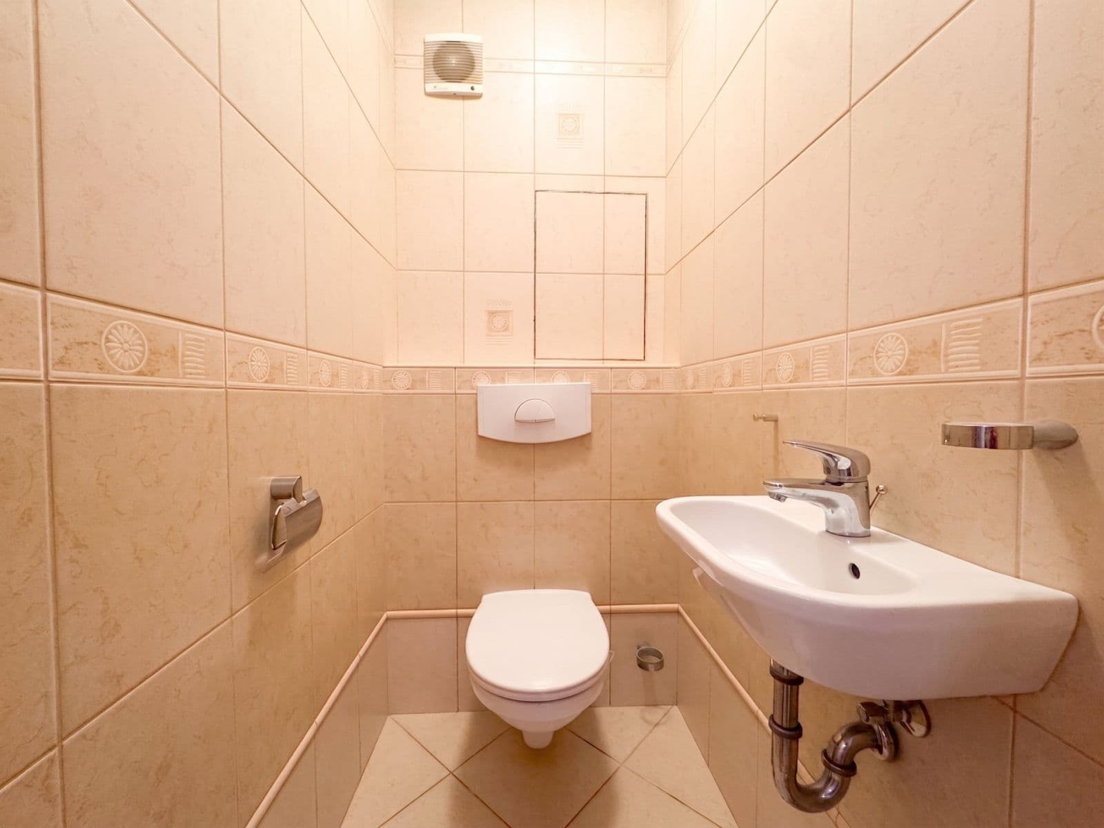 Prenájom bytu 3-izbový 69 m², Nad Paloučkem, Beroun, Středočeský kraj Prenájom bytu 3-izbový 69 m², Nad Paloučkem, Beroun, Středočeský kraj