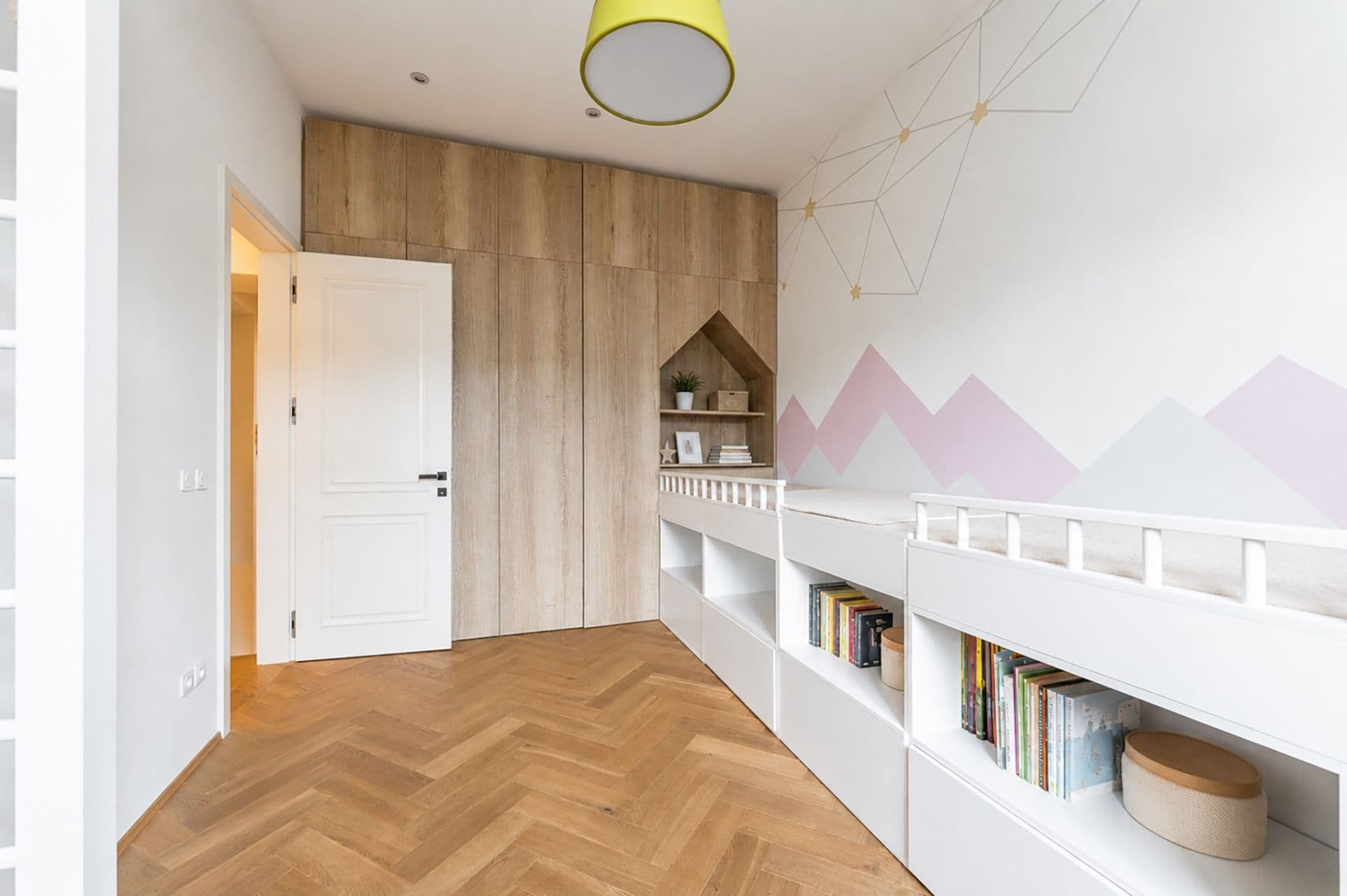 Prenájom bytu 3-izbový 80 m², Slezská, Praha, Praha Prenájom bytu 3-izbový 80 m², Slezská, Praha, Praha