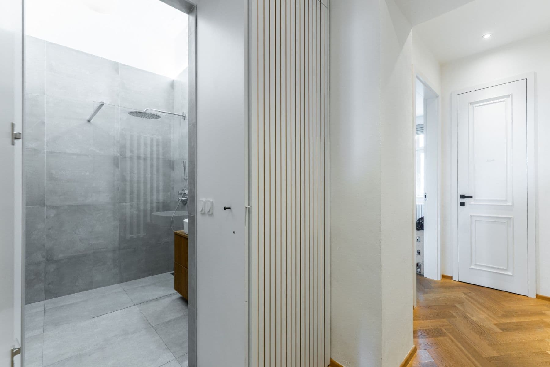 Prenájom bytu 3-izbový 80 m², Slezská, Praha, Praha Prenájom bytu 3-izbový 80 m², Slezská, Praha, Praha