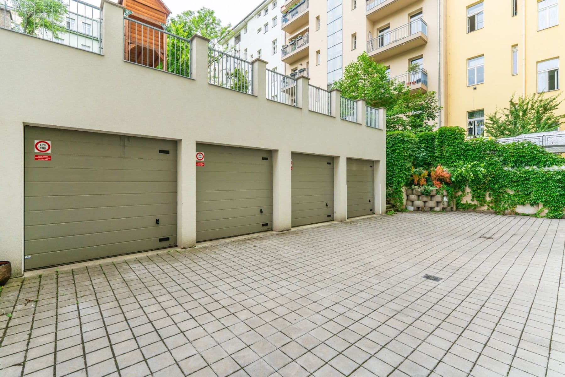 Prenájom bytu 3-izbový 80 m², Slezská, Praha, Praha Prenájom bytu 3-izbový 80 m², Slezská, Praha, Praha