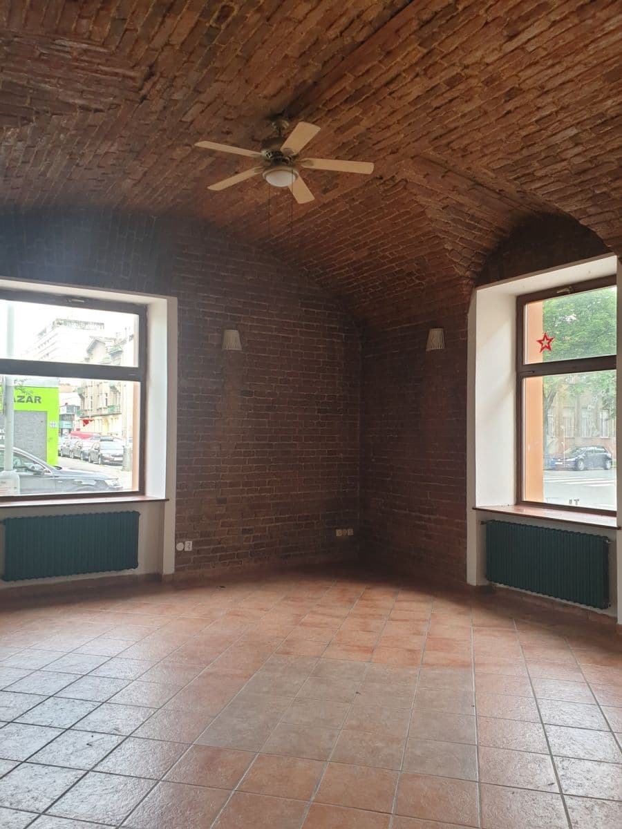 Predaj nebytového priestoru 292 m², Tusarova, Praha, Praha Predaj nebytového priestoru 292 m², Tusarova, Praha, Praha