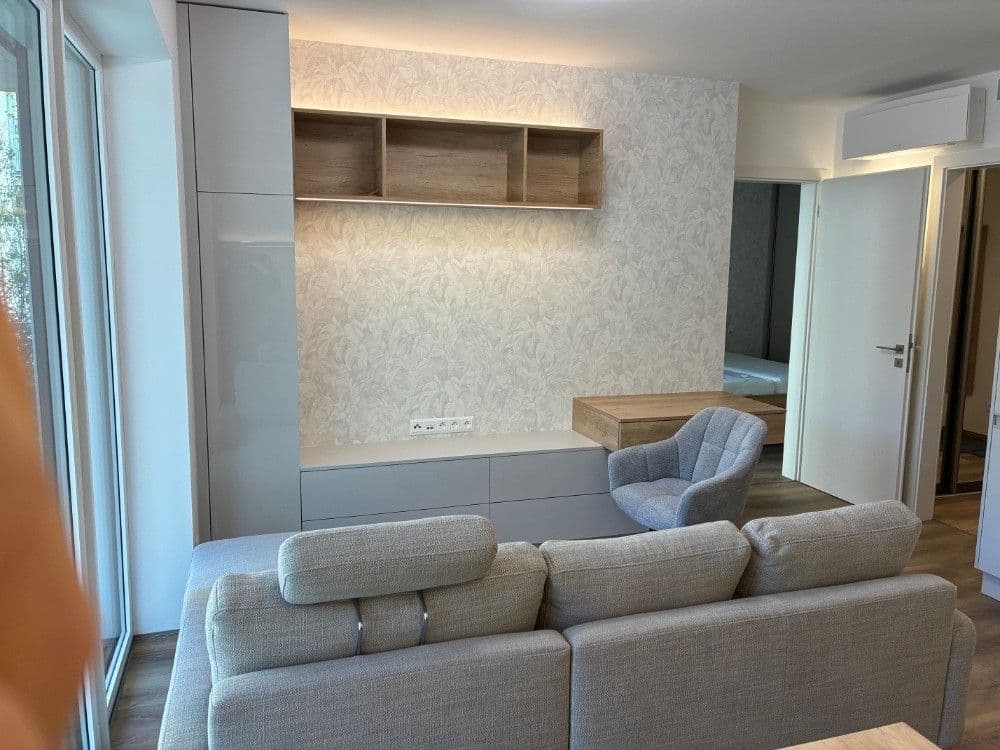 Prenájom bytu 2-izbový 56 m², Rostislavovo náměstí, Brno, Jihomoravský kraj Prenájom bytu 2-izbový 56 m², Rostislavovo náměstí, Brno, Jihomoravský kraj