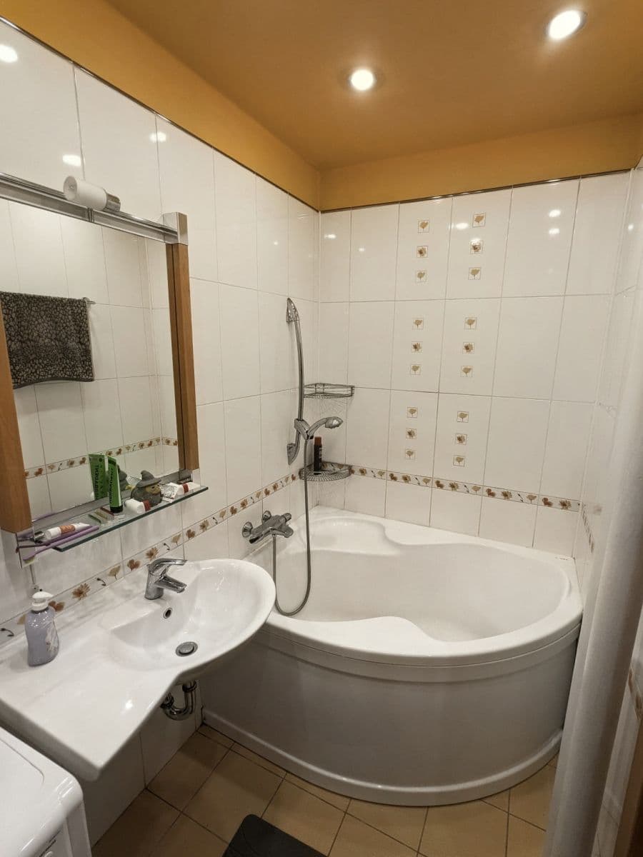 Prenájom bytu 3-izbový 68 m², Tuchorazská, Praha, Praha Prenájom bytu 3-izbový 68 m², Tuchorazská, Praha, Praha
