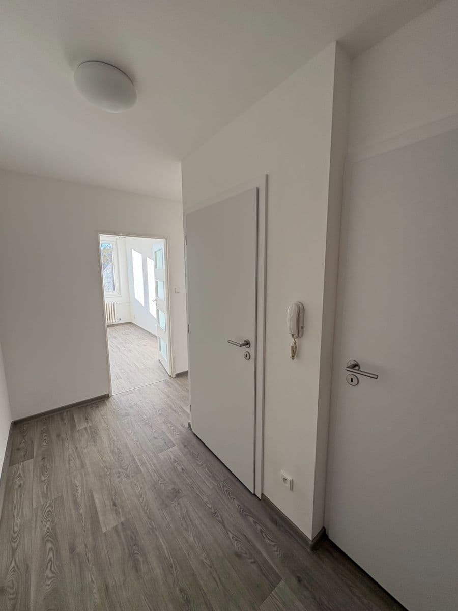 Prenájom bytu 2-izbový 42 m², V Aleji, Poděbrady, Středočeský kraj Prenájom bytu 2-izbový 42 m², V Aleji, Poděbrady, Středočeský kraj