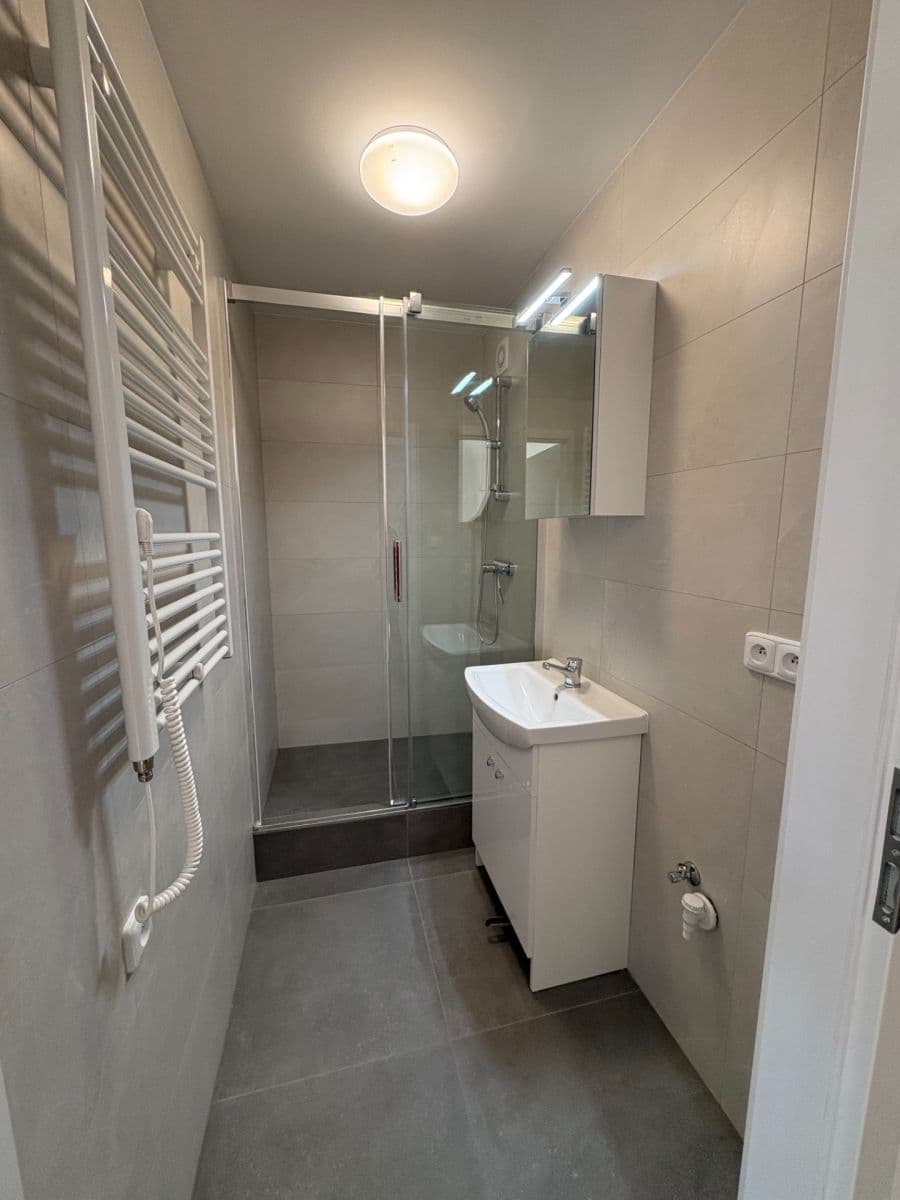 Prenájom bytu 2-izbový 42 m², V Aleji, Poděbrady, Středočeský kraj Prenájom bytu 2-izbový 42 m², V Aleji, Poděbrady, Středočeský kraj
