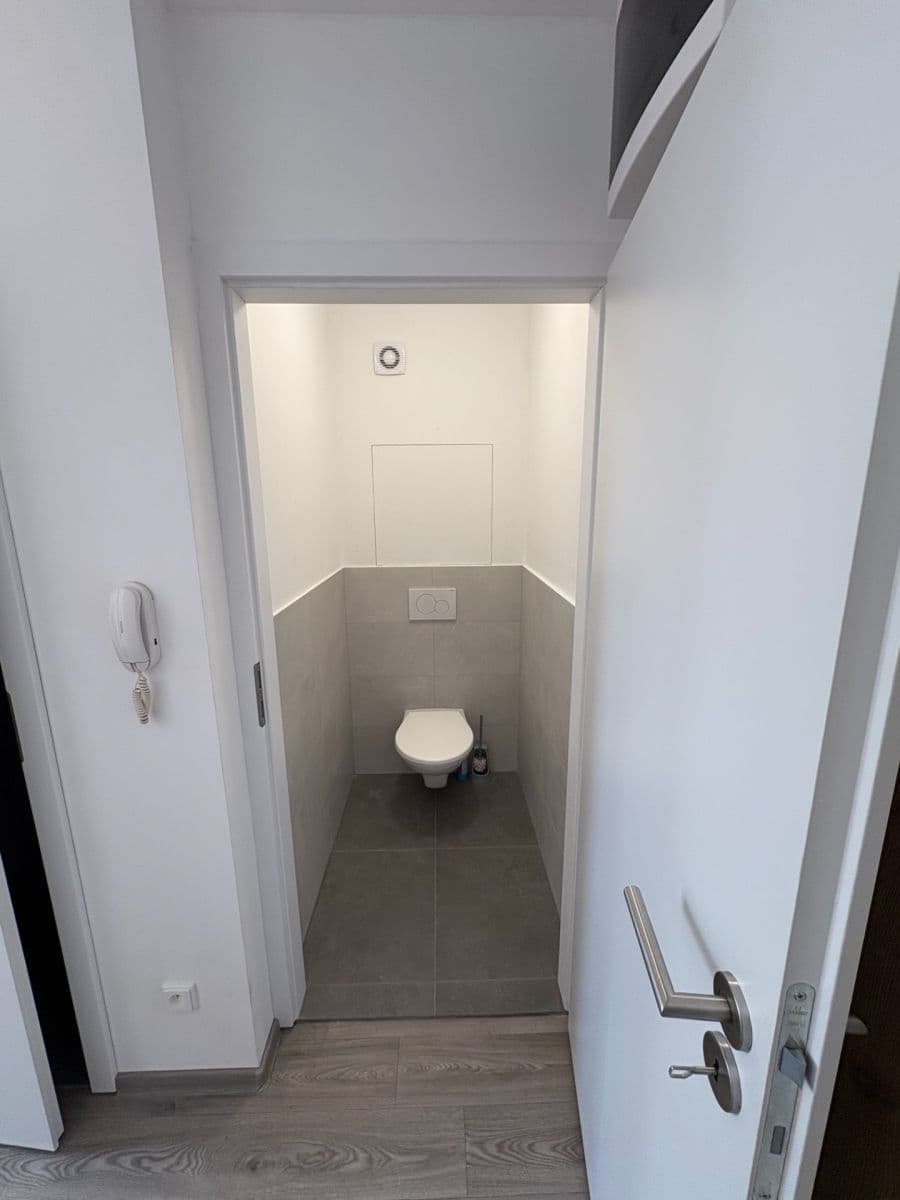 Prenájom bytu 2-izbový 42 m², V Aleji, Poděbrady, Středočeský kraj Prenájom bytu 2-izbový 42 m², V Aleji, Poděbrady, Středočeský kraj