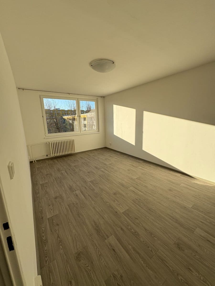 Prenájom bytu 2-izbový 42 m², V Aleji, Poděbrady, Středočeský kraj Prenájom bytu 2-izbový 42 m², V Aleji, Poděbrady, Středočeský kraj