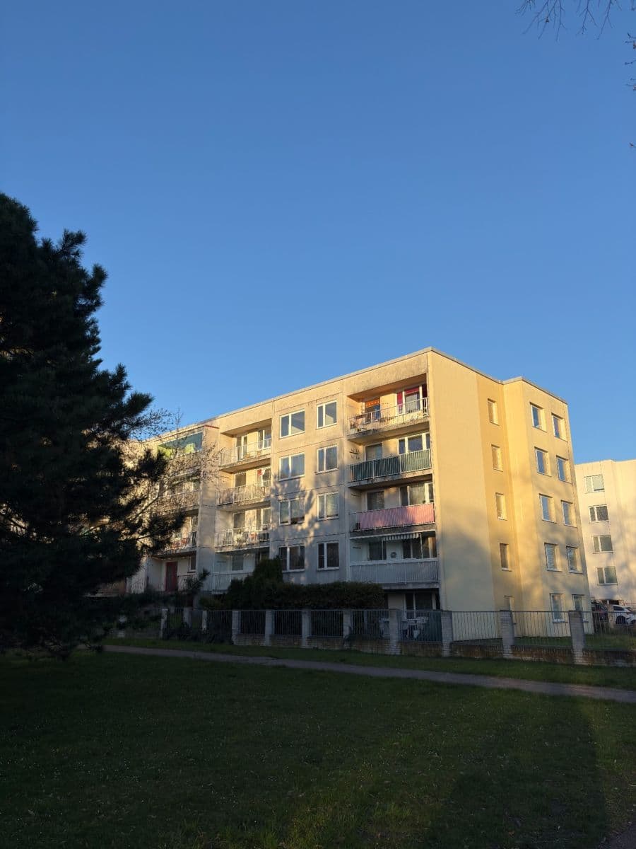 Prenájom bytu 2-izbový 42 m², V Aleji, Poděbrady, Středočeský kraj Prenájom bytu 2-izbový 42 m², V Aleji, Poděbrady, Středočeský kraj