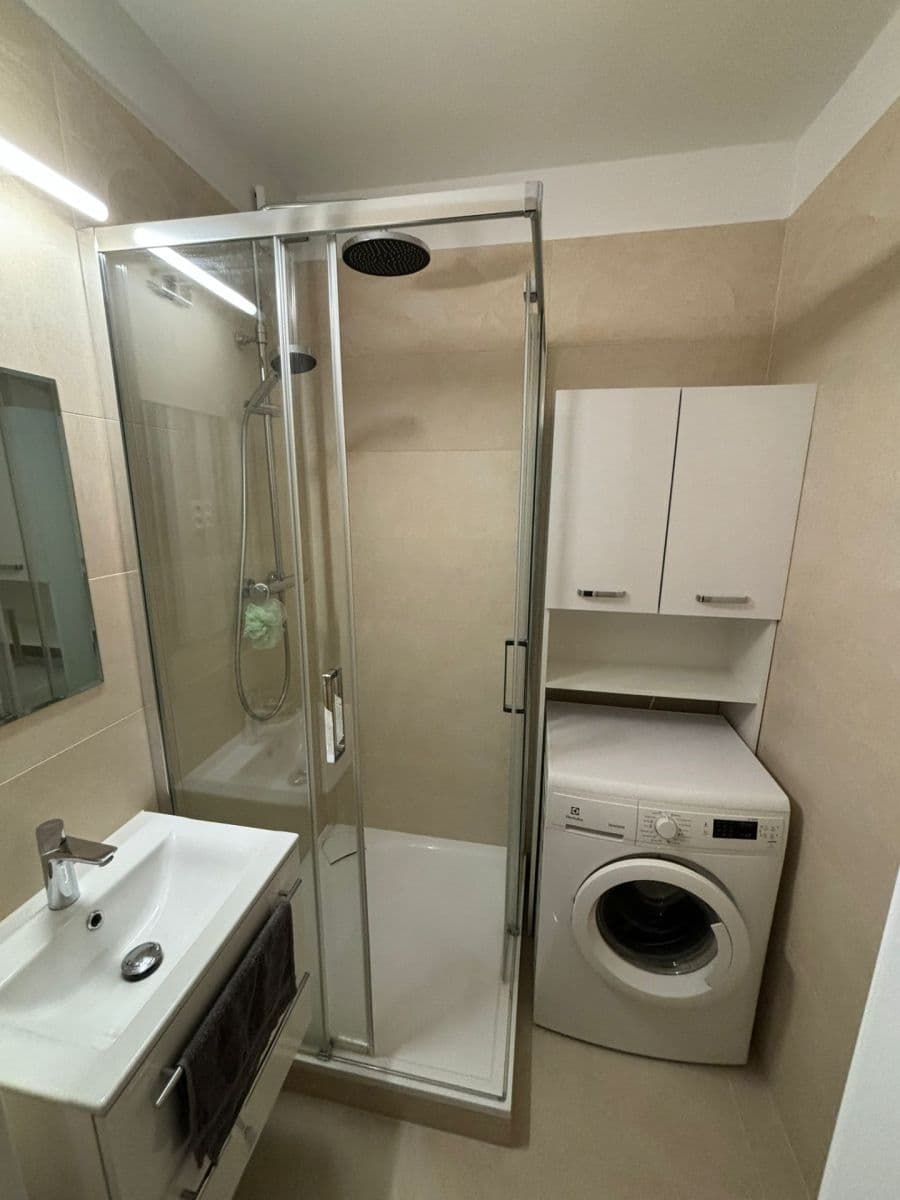 Prenájom bytu 2-izbový 52 m², A. Gwerkovej, Petržalka, Bratislavský kraj Prenájom bytu 2-izbový 52 m², A. Gwerkovej, Petržalka, Bratislavský kraj