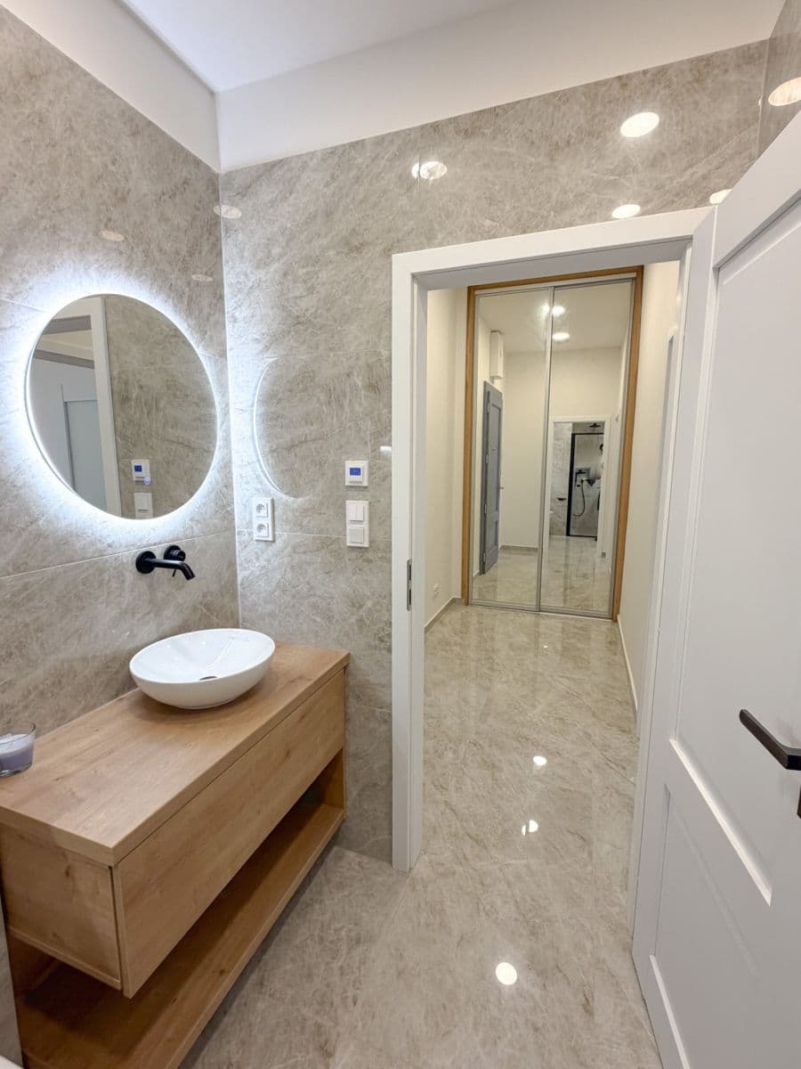 Predaj bytu 2-izbový 54 m², Jeseniova, Praha, Praha Predaj bytu 2-izbový 54 m², Jeseniova, Praha, Praha