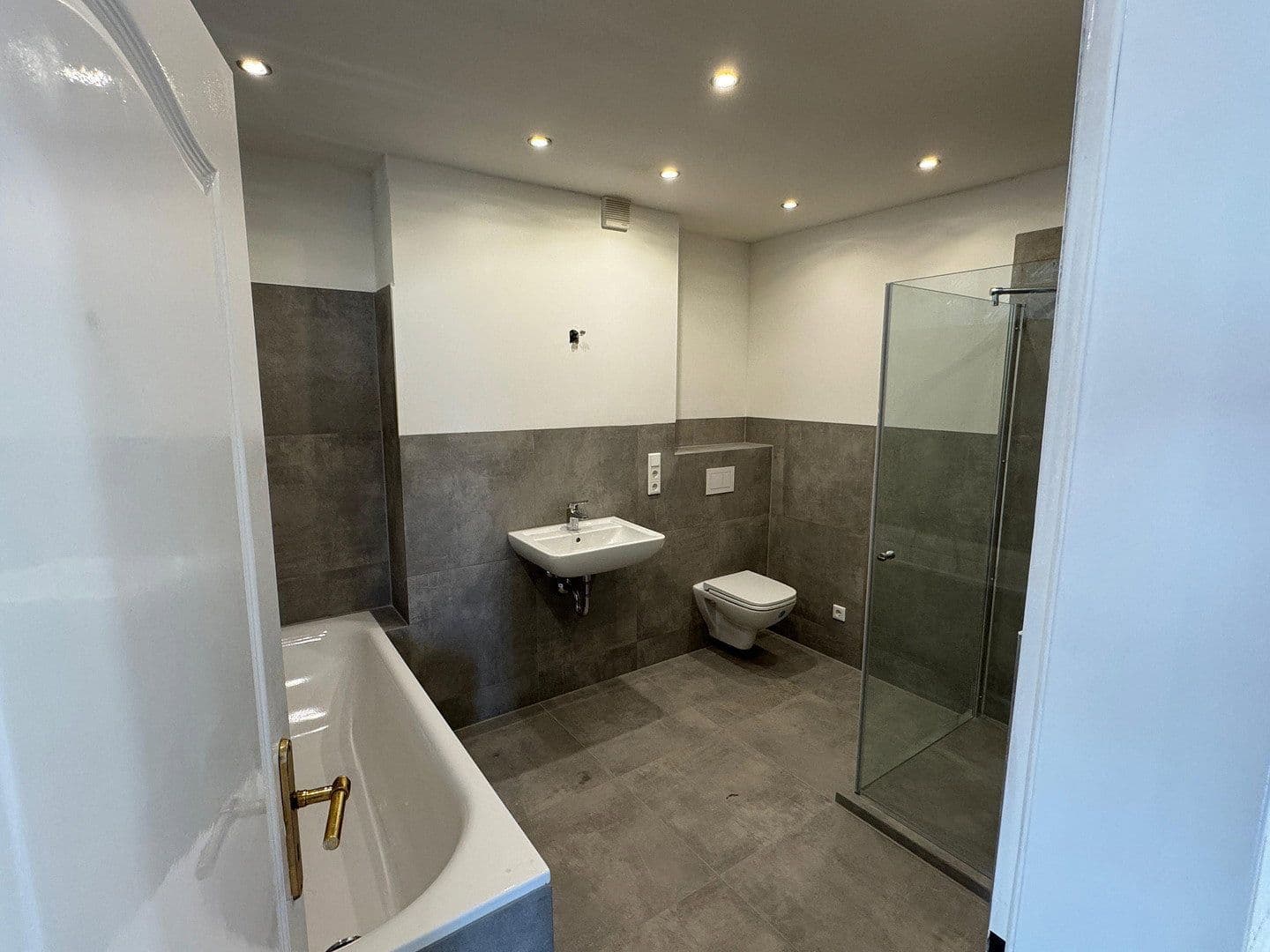 Prenájom bytu 3-izbový 114 m², Ringstraße 1b, Sundern, Severné Porýnie - Westfálsko Prenájom bytu 3-izbový 114 m², Ringstraße 1b, Sundern, Severné Porýnie - Westfálsko