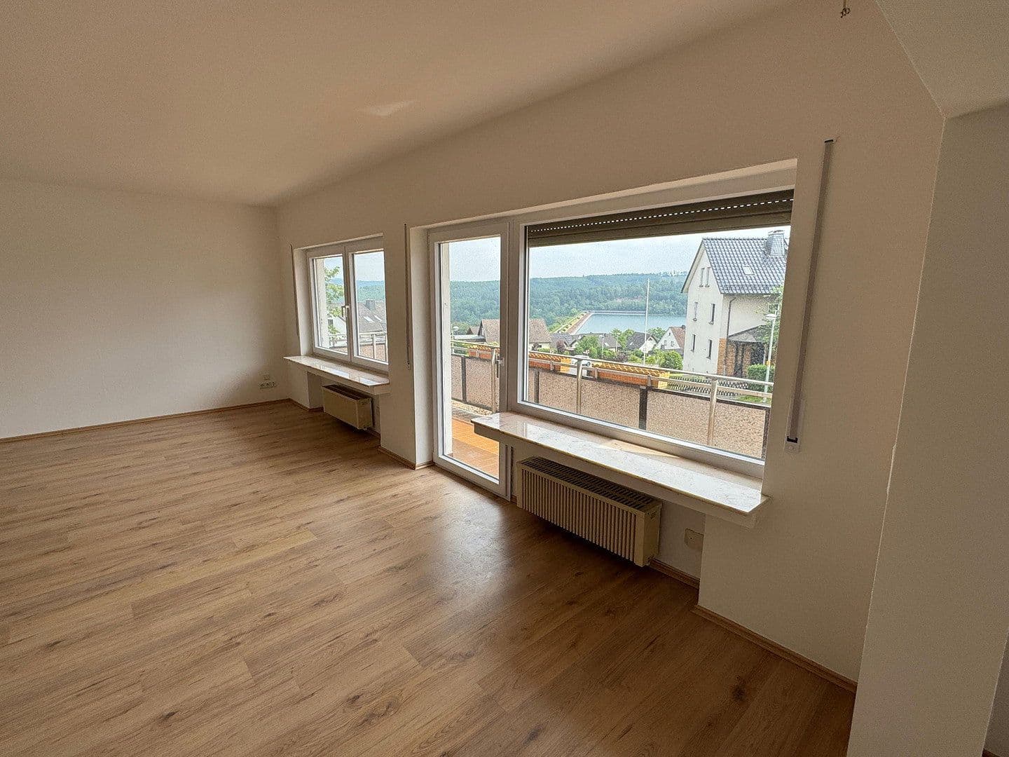 Prenájom bytu 3-izbový 114 m², Ringstraße 1b, Sundern, Severné Porýnie - Westfálsko Prenájom bytu 3-izbový 114 m², Ringstraße 1b, Sundern, Severné Porýnie - Westfálsko