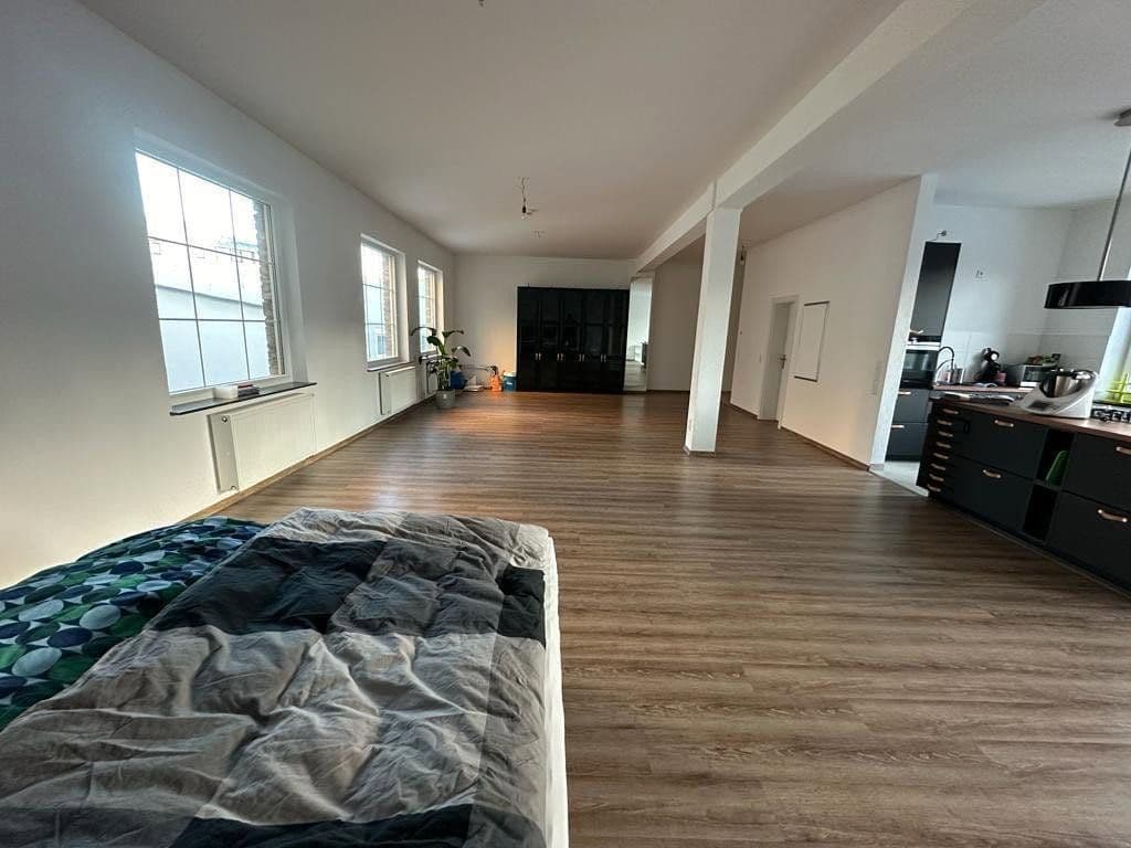 Prenájom bytu 1-izbový 95 m², Karlsruhe, Bádensko-Wurttembersko Prenájom bytu 1-izbový 95 m², Karlsruhe, Bádensko-Wurttembersko