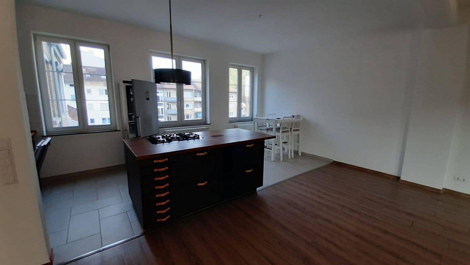 Prenájom bytu 1-izbový 95 m², Karlsruhe, Bádensko-Wurttembersko Prenájom bytu 1-izbový 95 m², Karlsruhe, Bádensko-Wurttembersko