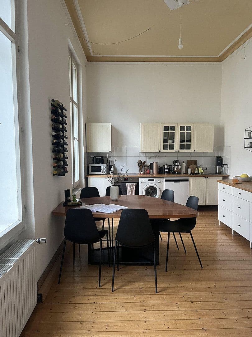 Prenájom bytu 3-izbový 90 m², Weberstr.41, Bonn, Severné Porýnie - Westfálsko Prenájom bytu 3-izbový 90 m², Weberstr.41, Bonn, Severné Porýnie - Westfálsko