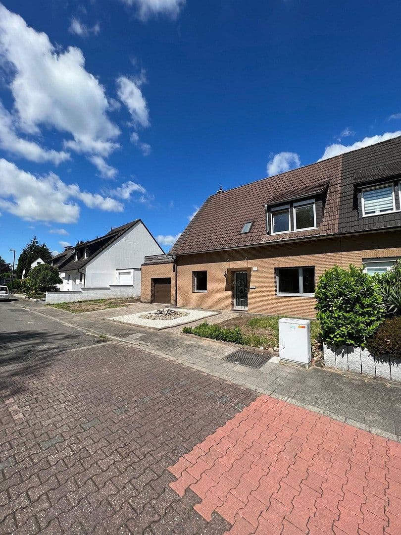 Predaj domu 201 m², pozemek 673 m², Sodenstr. 5, Düsseldorf, Severné Porýnie - Westfálsko Predaj domu 201 m², pozemek 673 m², Sodenstr. 5, Düsseldorf, Severné Porýnie - Westfálsko