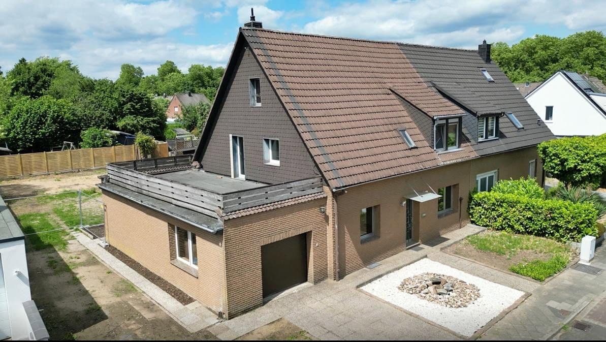 Predaj domu 201 m², pozemek 673 m², Sodenstr. 5, Düsseldorf, Severné Porýnie - Westfálsko Predaj domu 201 m², pozemek 673 m², Sodenstr. 5, Düsseldorf, Severné Porýnie - Westfálsko