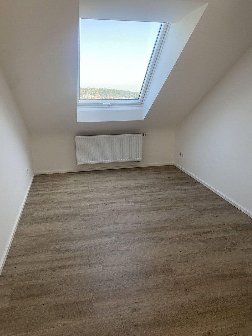Prenájom bytu 3-izbový 74 m², STUTTGART, Bádensko-Wurttembersko Prenájom bytu 3-izbový 74 m², STUTTGART, Bádensko-Wurttembersko