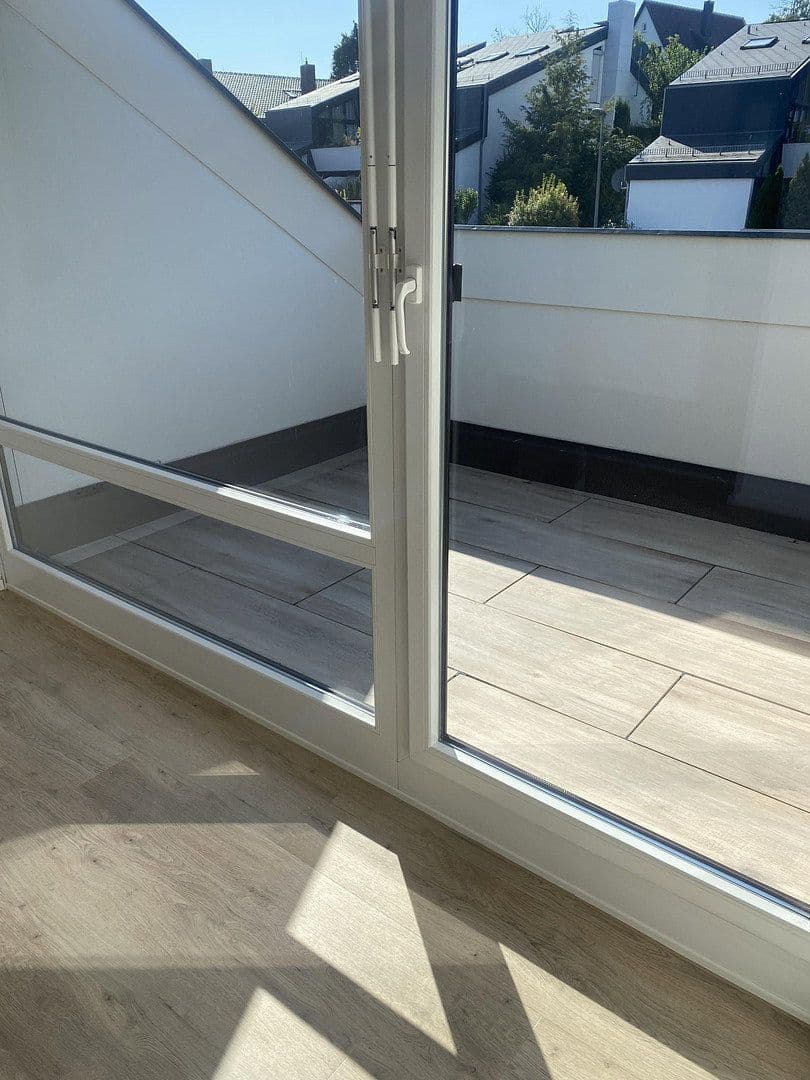 Prenájom bytu 3-izbový 74 m², STUTTGART, Bádensko-Wurttembersko Prenájom bytu 3-izbový 74 m², STUTTGART, Bádensko-Wurttembersko
