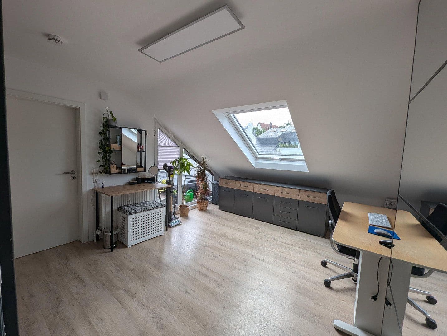 Prenájom bytu 3-izbový 74 m², STUTTGART, Bádensko-Wurttembersko Prenájom bytu 3-izbový 74 m², STUTTGART, Bádensko-Wurttembersko