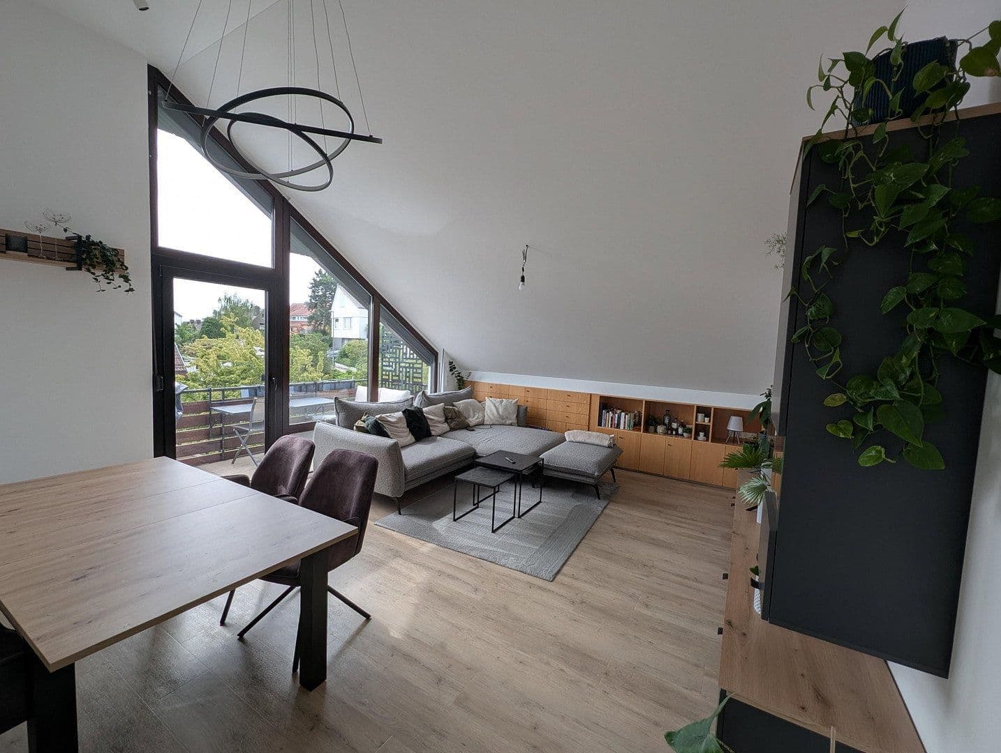 Prenájom bytu 3-izbový 74 m², STUTTGART, Bádensko-Wurttembersko Prenájom bytu 3-izbový 74 m², STUTTGART, Bádensko-Wurttembersko