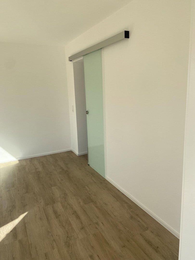 Prenájom bytu 3-izbový 74 m², STUTTGART, Bádensko-Wurttembersko Prenájom bytu 3-izbový 74 m², STUTTGART, Bádensko-Wurttembersko