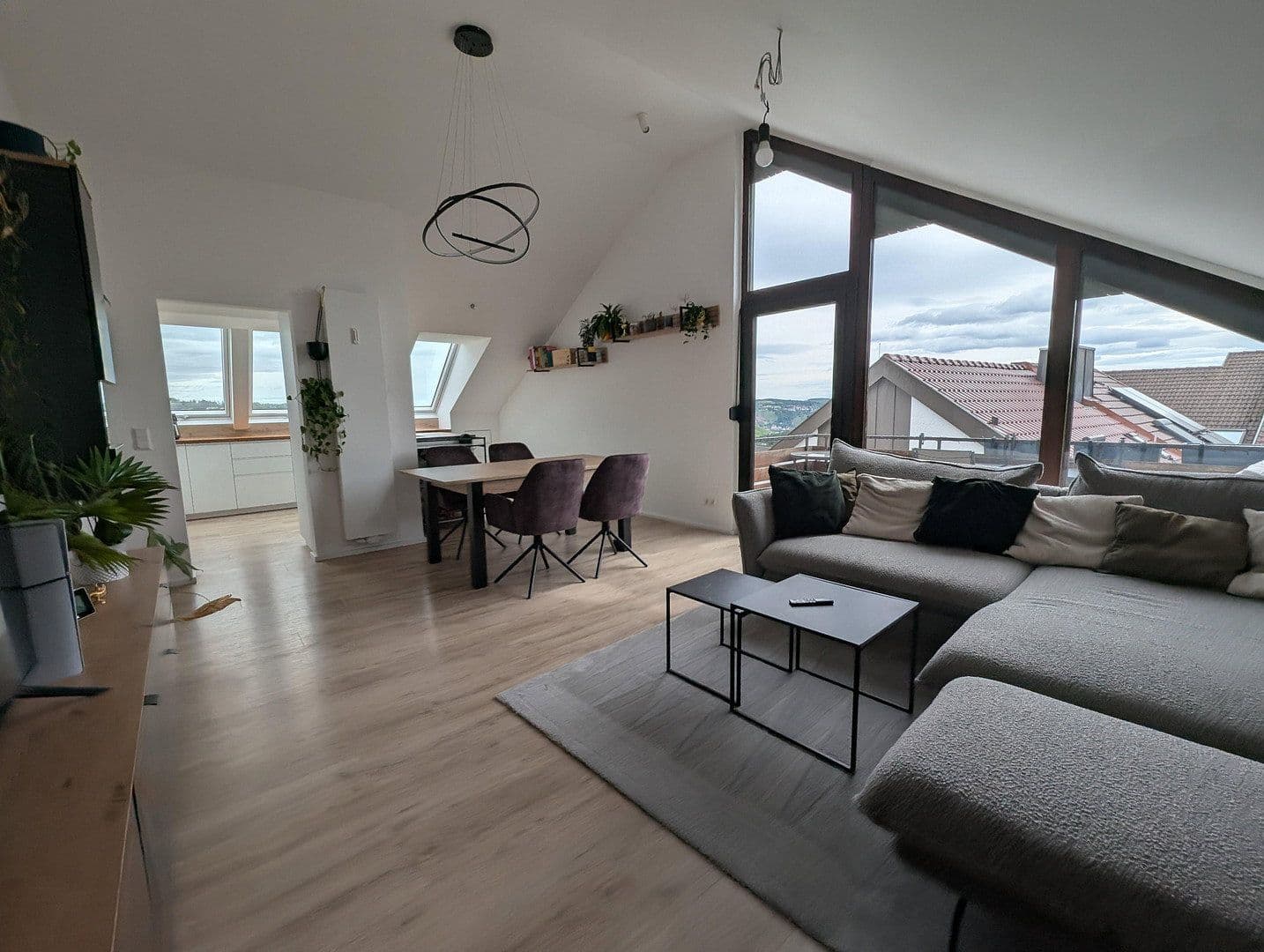 Prenájom bytu 3-izbový 74 m², STUTTGART, Bádensko-Wurttembersko Prenájom bytu 3-izbový 74 m², STUTTGART, Bádensko-Wurttembersko