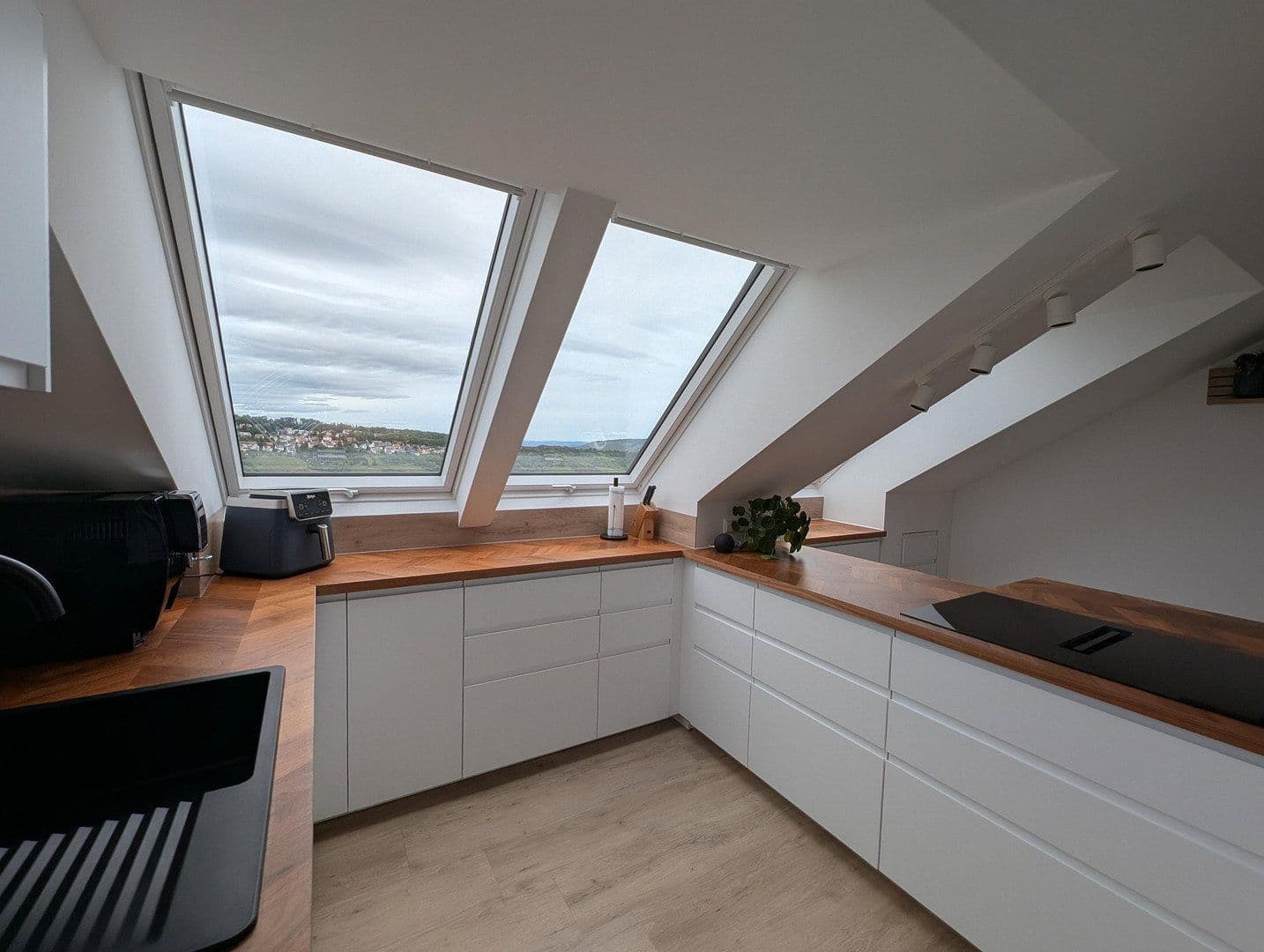 Prenájom bytu 3-izbový 74 m², STUTTGART, Bádensko-Wurttembersko Prenájom bytu 3-izbový 74 m², STUTTGART, Bádensko-Wurttembersko