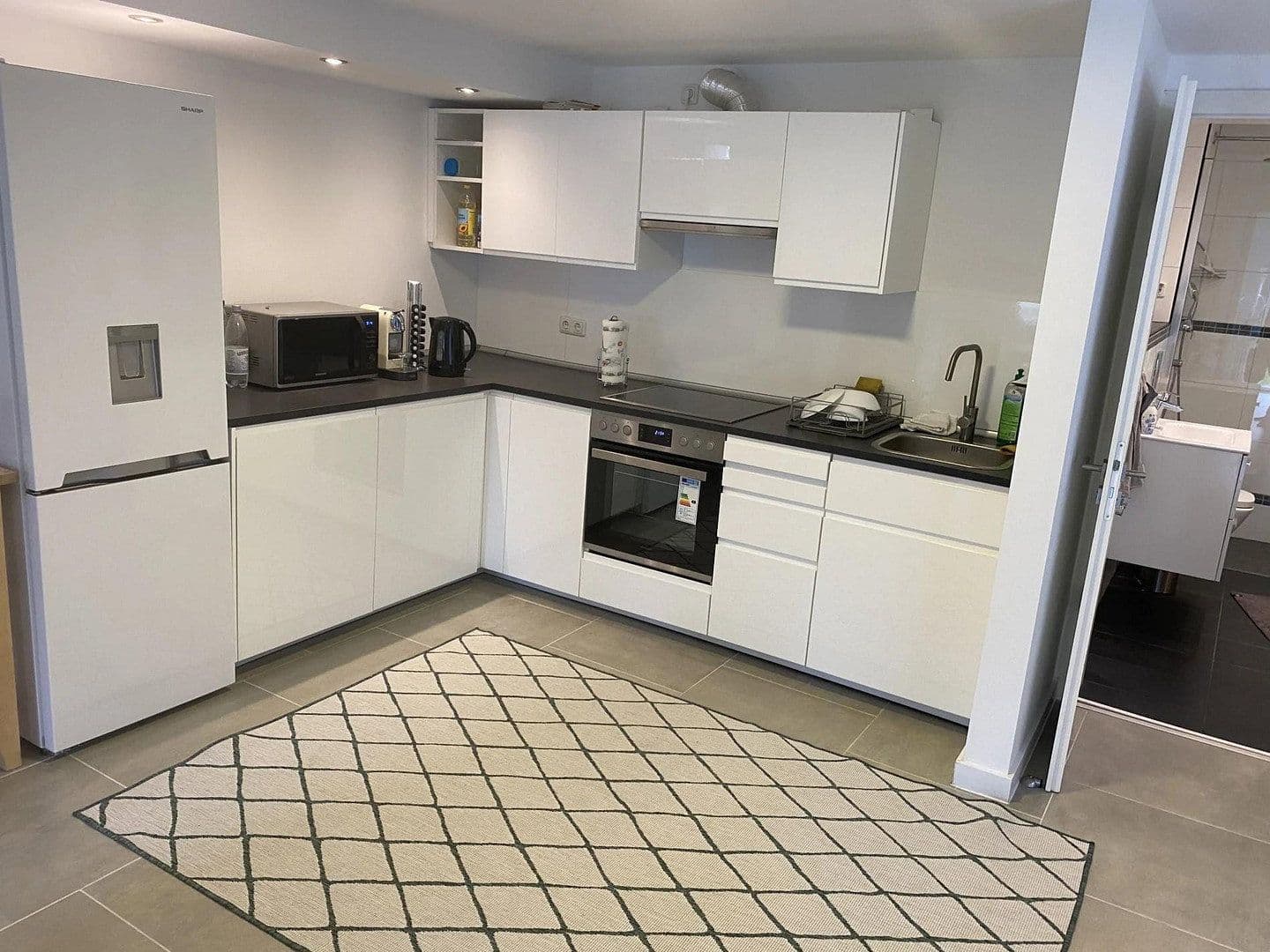 Prenájom bytu 2-izbový 72 m², Düsseldorf, Severné Porýnie - Westfálsko Prenájom bytu 2-izbový 72 m², Düsseldorf, Severné Porýnie - Westfálsko