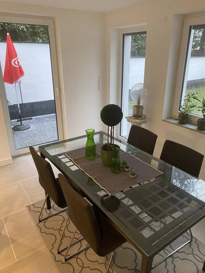 Prenájom bytu 2-izbový 72 m², Düsseldorf, Severné Porýnie - Westfálsko Prenájom bytu 2-izbový 72 m², Düsseldorf, Severné Porýnie - Westfálsko
