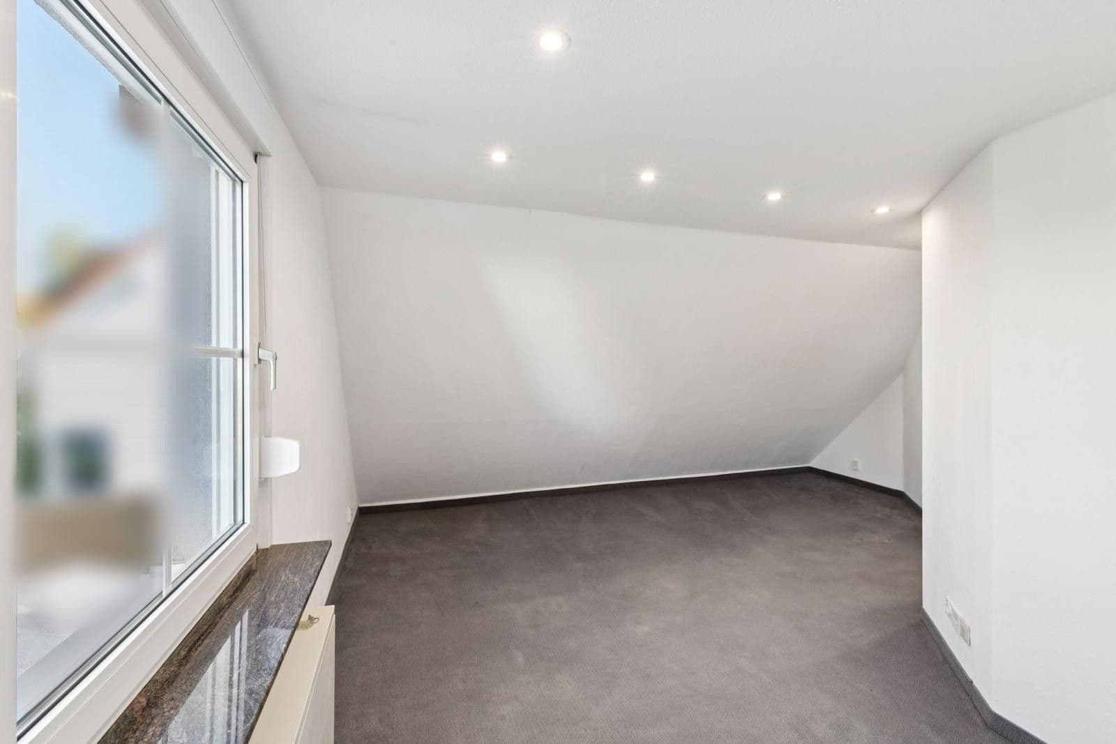Predaj domu 125 m², pozemek 370 m², Kronberg im Taunus, Hesensko Predaj domu 125 m², pozemek 370 m², Kronberg im Taunus, Hesensko
