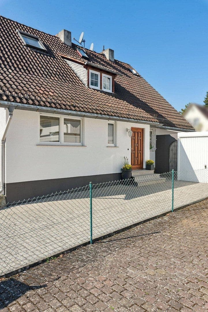 Predaj domu 125 m², pozemek 370 m², Kronberg im Taunus, Hesensko Predaj domu 125 m², pozemek 370 m², Kronberg im Taunus, Hesensko
