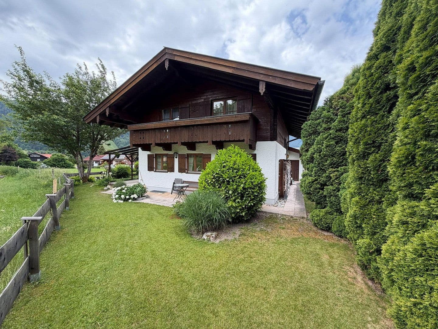Predaj domu 140 m², pozemek 544 m², Hadergasse 16a, Unterwössen, Bavorsko Predaj domu 140 m², pozemek 544 m², Hadergasse 16a, Unterwössen, Bavorsko