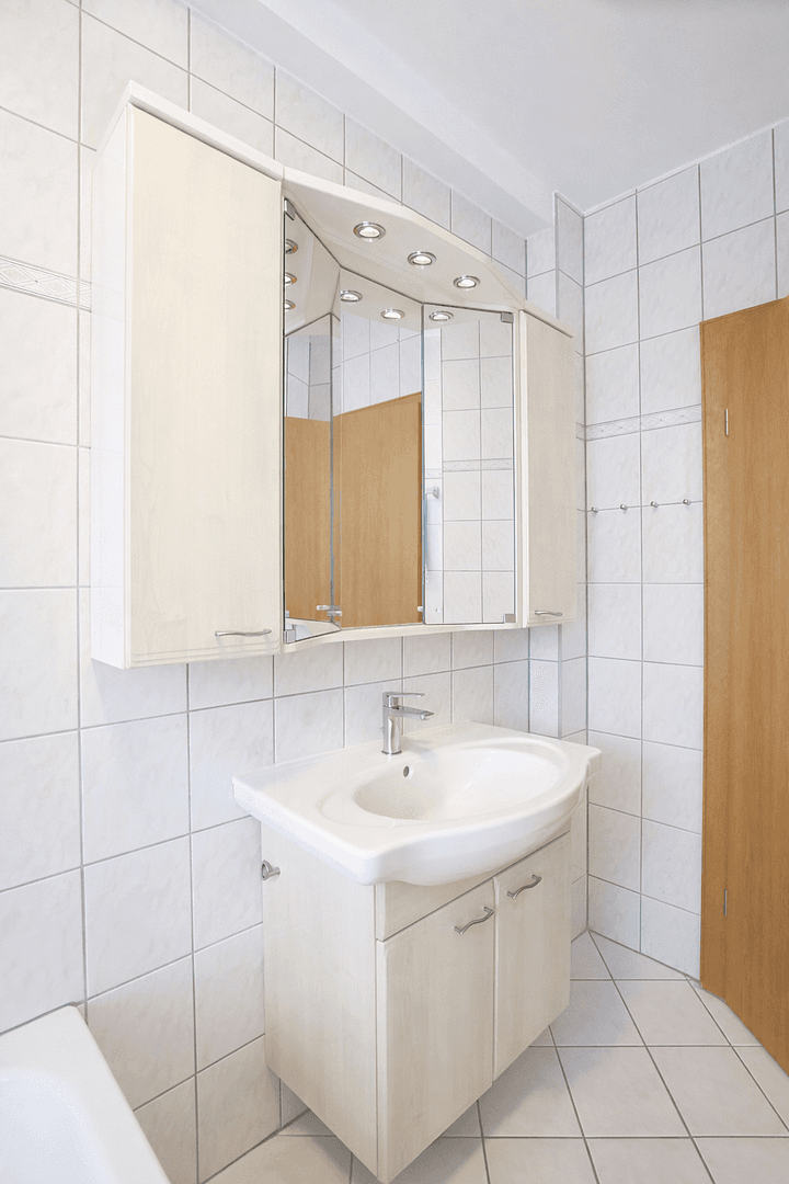 Predaj domu 251 m², pozemek 751 m², Bonhoefferstr.12, Frankfurt am Main, Hesensko Predaj domu 251 m², pozemek 751 m², Bonhoefferstr.12, Frankfurt am Main, Hesensko