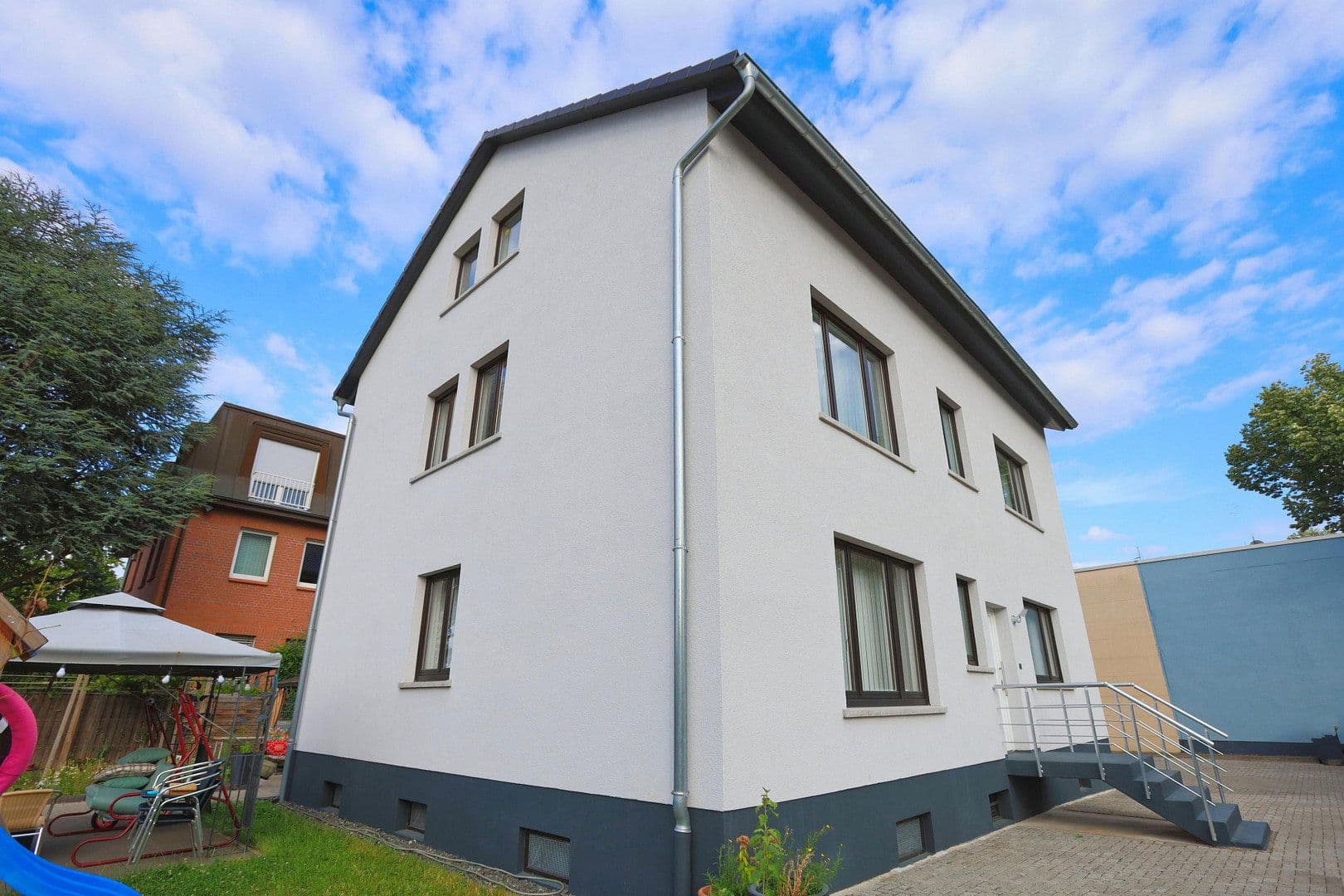 Predaj domu 251 m², pozemek 751 m², Bonhoefferstr.12, Frankfurt am Main, Hesensko Predaj domu 251 m², pozemek 751 m², Bonhoefferstr.12, Frankfurt am Main, Hesensko