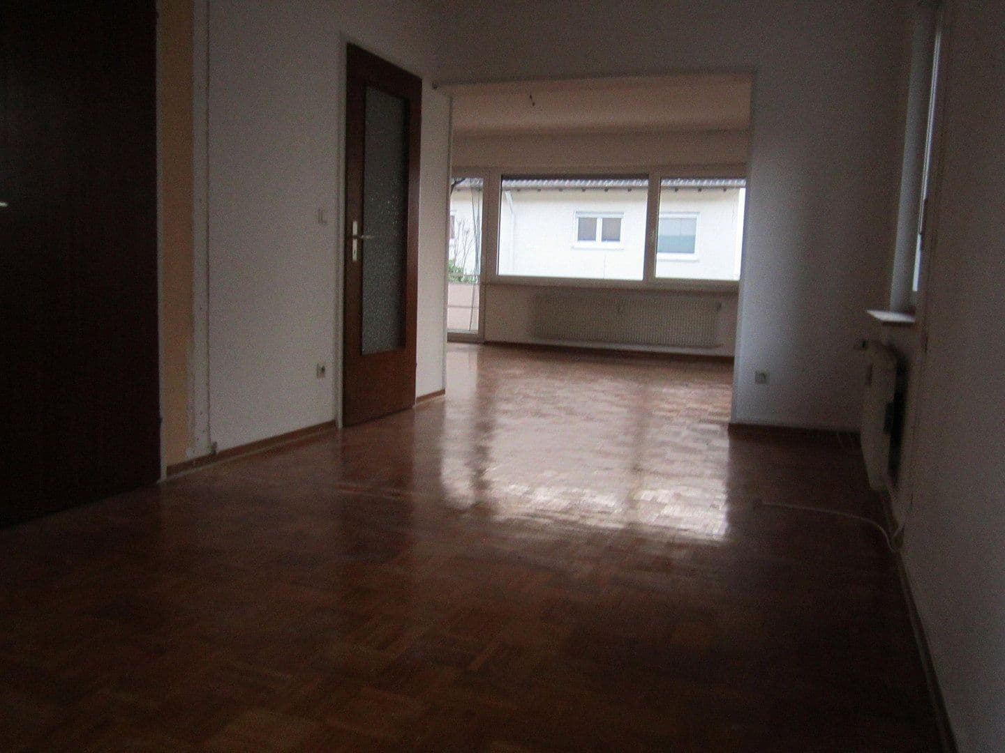 Prenájom bytu 4-izbový 130 m², Herrenberg, Bádensko-Wurttembersko Prenájom bytu 4-izbový 130 m², Herrenberg, Bádensko-Wurttembersko
