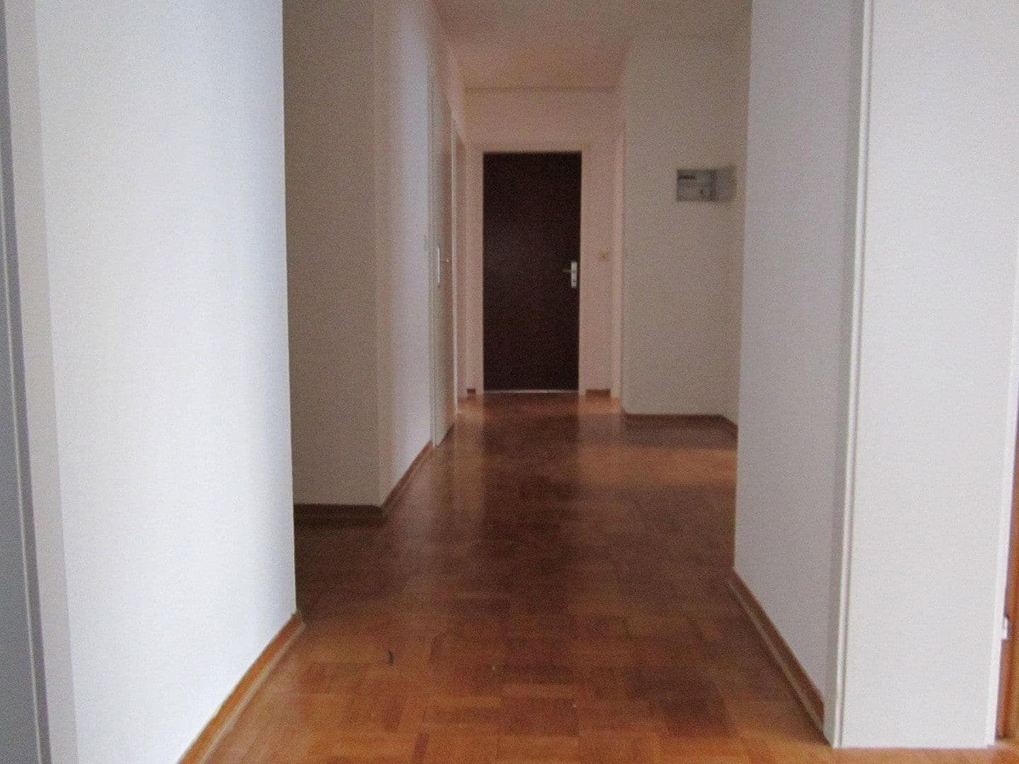 Prenájom bytu 4-izbový 130 m², Herrenberg, Bádensko-Wurttembersko Prenájom bytu 4-izbový 130 m², Herrenberg, Bádensko-Wurttembersko