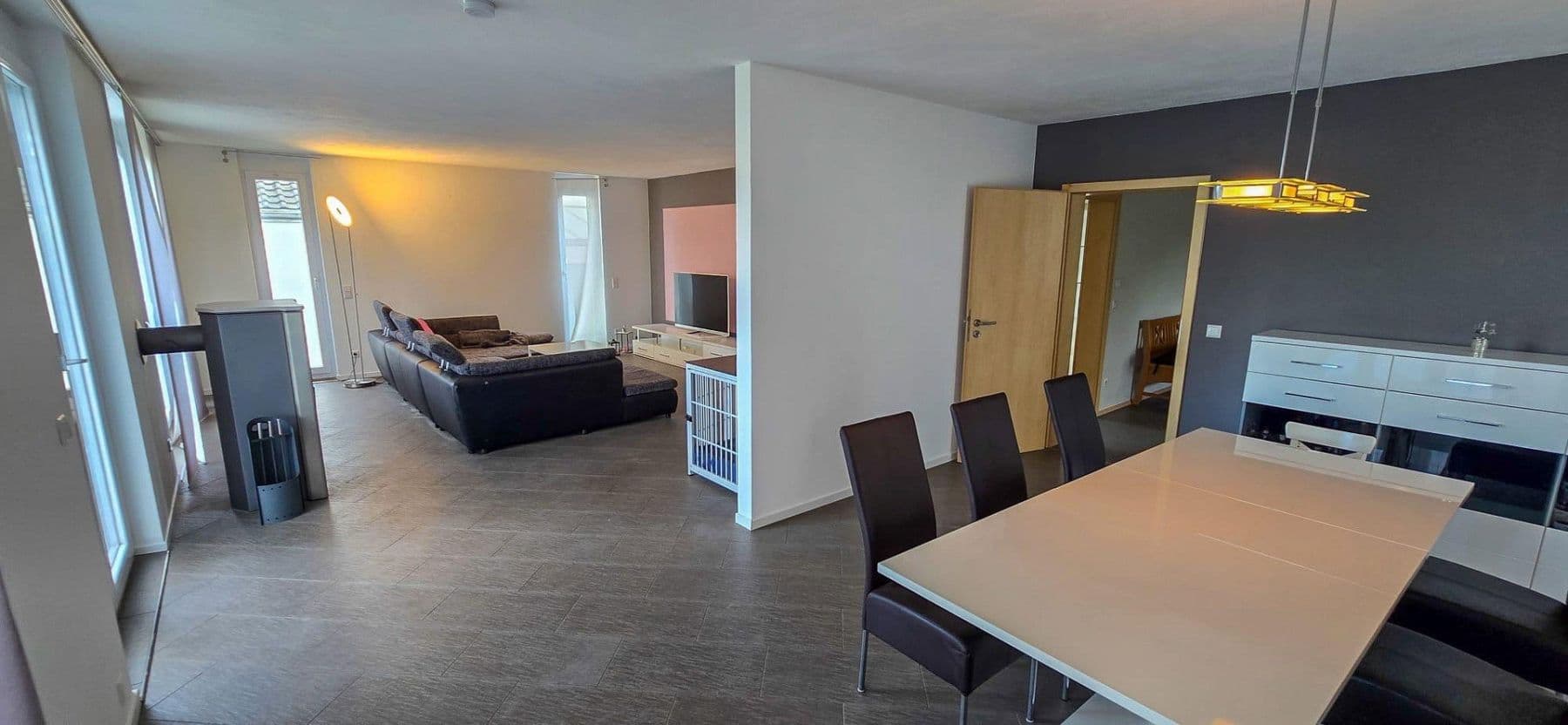 Predaj domu 260 m², pozemek 620 m², Dettenheim, Bádensko-Wurttembersko Predaj domu 260 m², pozemek 620 m², Dettenheim, Bádensko-Wurttembersko