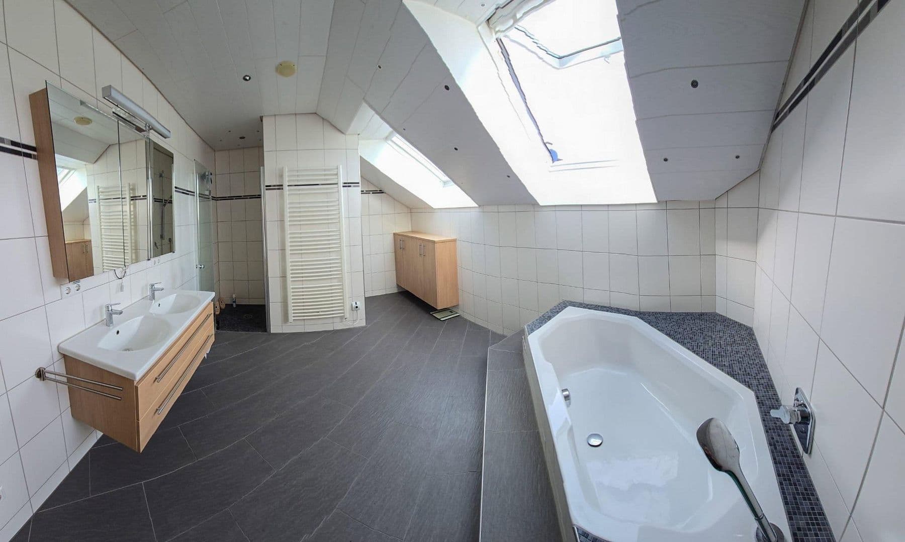 Predaj domu 260 m², pozemek 620 m², Dettenheim, Bádensko-Wurttembersko Predaj domu 260 m², pozemek 620 m², Dettenheim, Bádensko-Wurttembersko