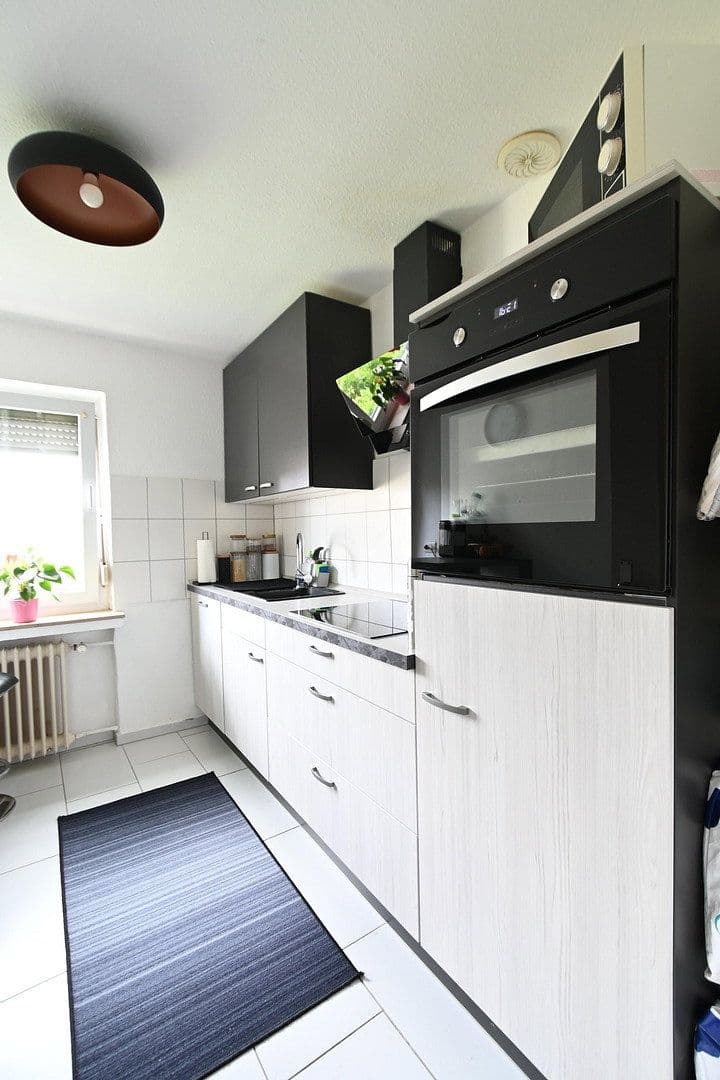 Prenájom bytu 3-izbový 60 m², Frankfurter Str.98, Köln, Severné Porýnie - Westfálsko Prenájom bytu 3-izbový 60 m², Frankfurter Str.98, Köln, Severné Porýnie - Westfálsko