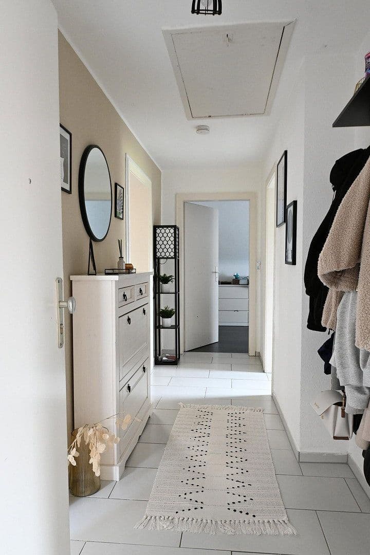 Prenájom bytu 3-izbový 60 m², Frankfurter Str.98, Köln, Severné Porýnie - Westfálsko Prenájom bytu 3-izbový 60 m², Frankfurter Str.98, Köln, Severné Porýnie - Westfálsko