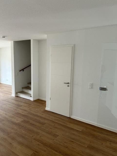 Prenájom domu 189 m², pozemek 199 m², Rheydter Straße 176 a, Korschenbroich, Severné Porýnie - Westfálsko Prenájom domu 189 m², pozemek 199 m², Rheydter Straße 176 a, Korschenbroich, Severné Porýnie - Westfálsko